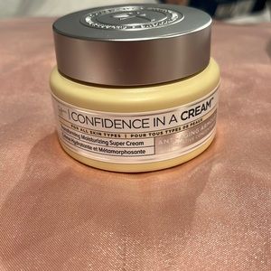 IT Cosmetics Confidence in a cream